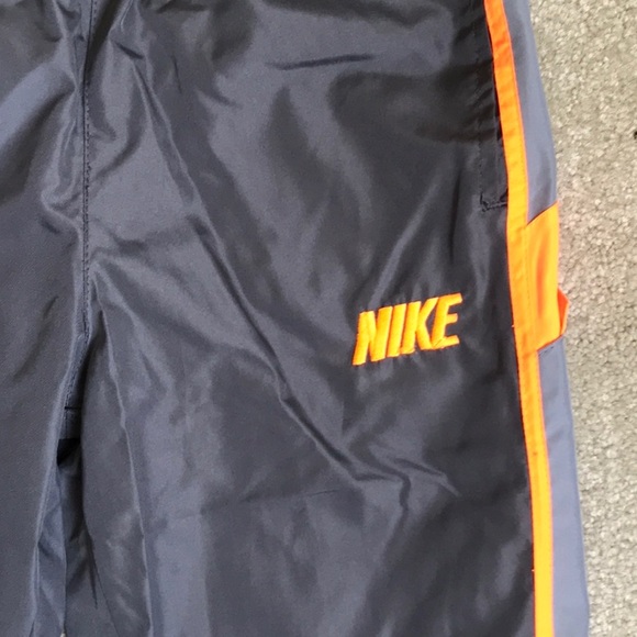 NIKE BOYS SIZE 4 CORE GFX LINED WIND PANT - Picture 4 of 6